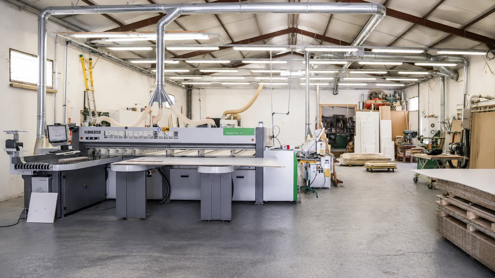 Atelier de découpe SOMADEC, centre d'usinage Biesse