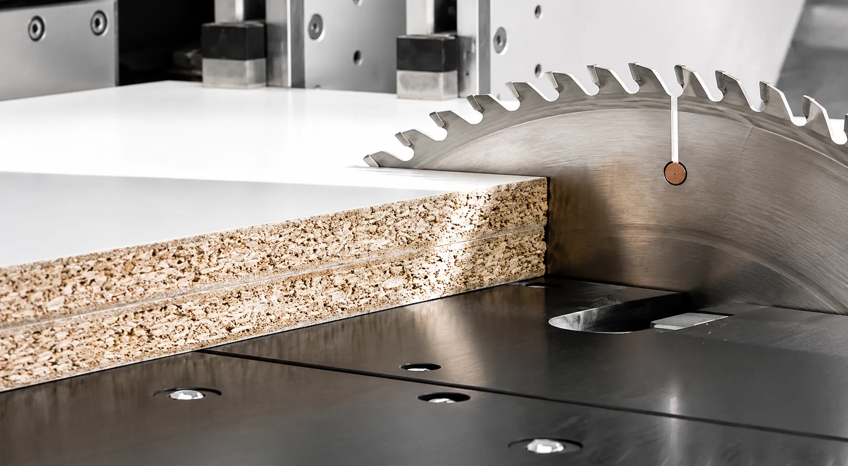 Découpe de panneaux bois sur mesure
