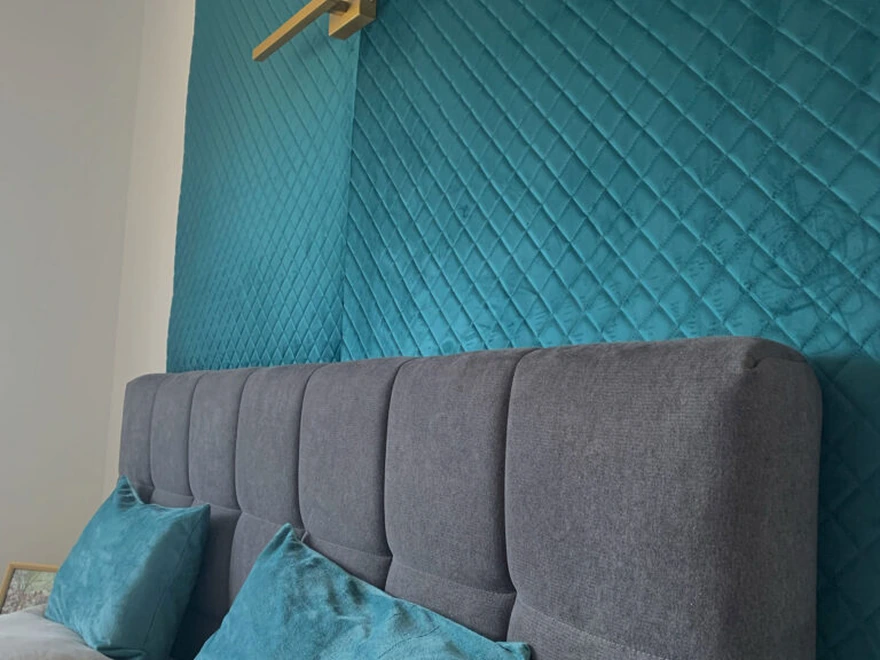 Panneau mural turquoise à relief losanges en tête de lit, Fabric-Line, Sibu Design