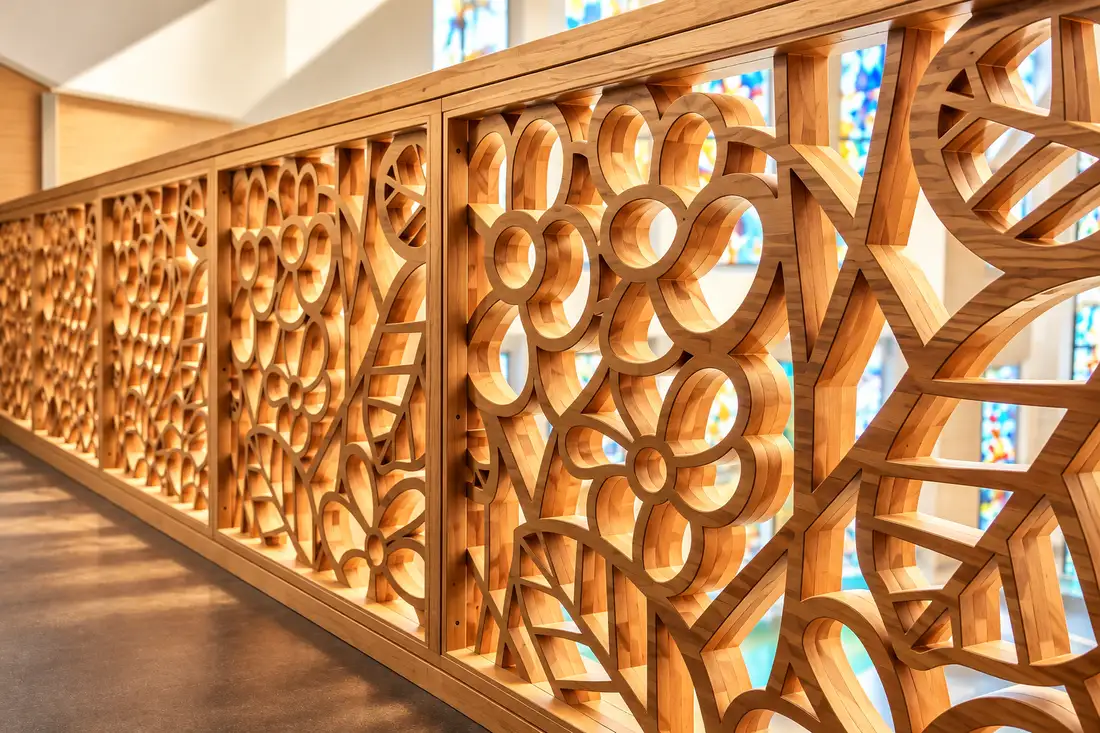 Pièces de forme et profilage en bois usinées à l’atelier SOMADEC